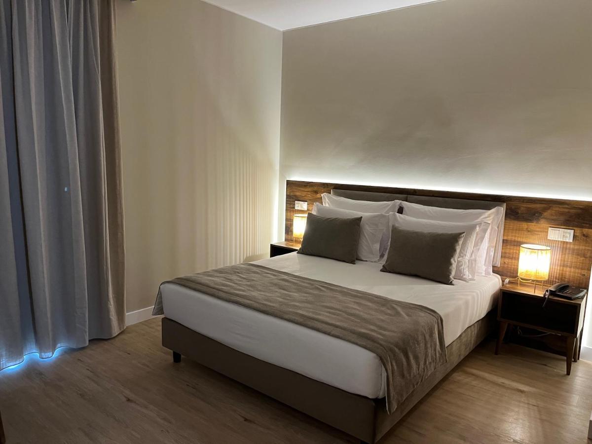 Double or Twin Room Side Sea View