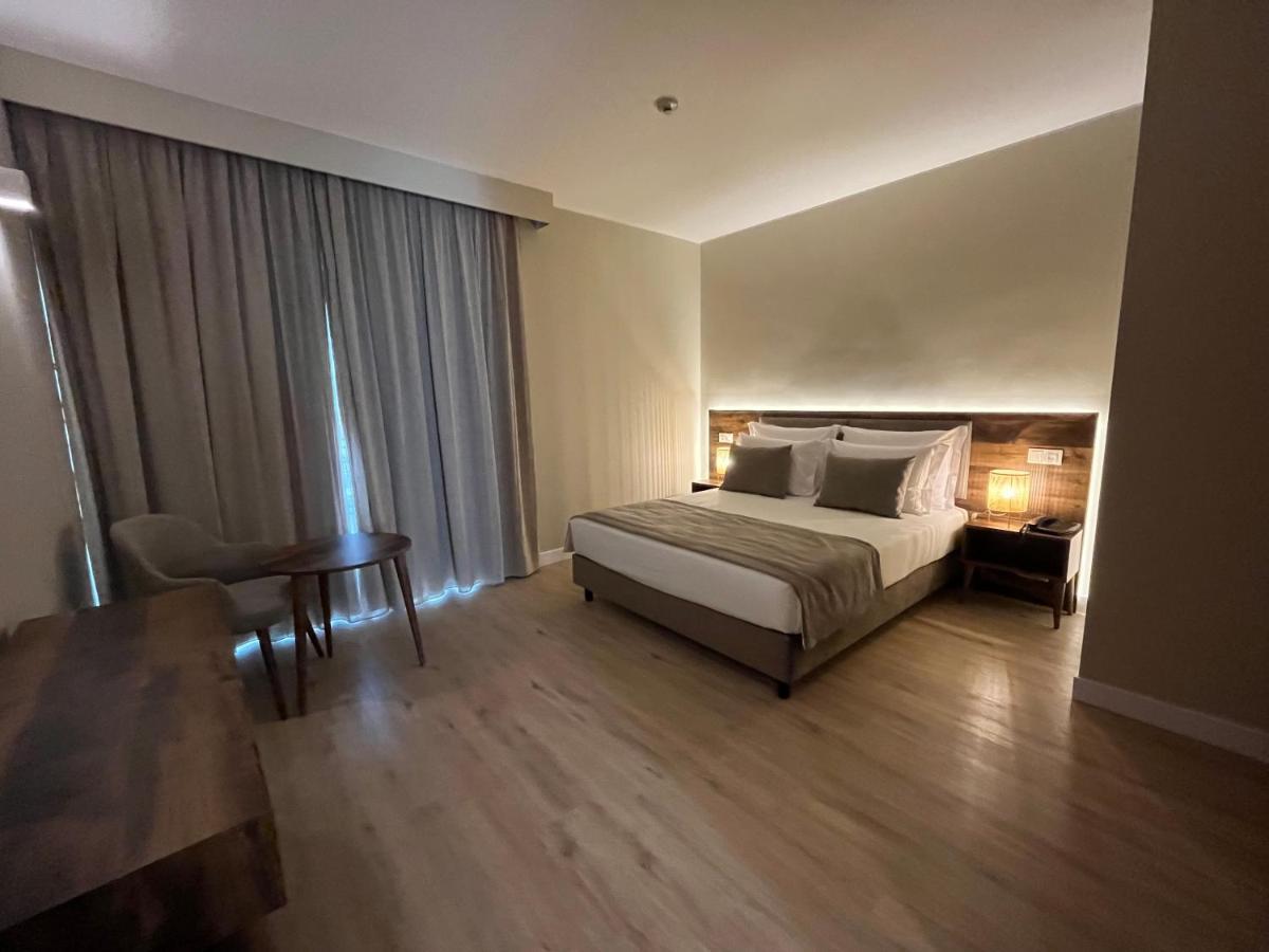 Double or Twin Room Side Sea View