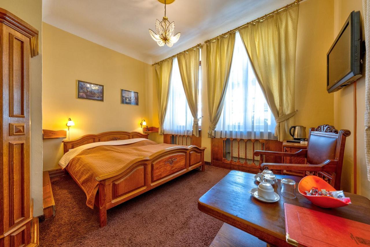 Camera Matrimoniale con Letto Supplementare