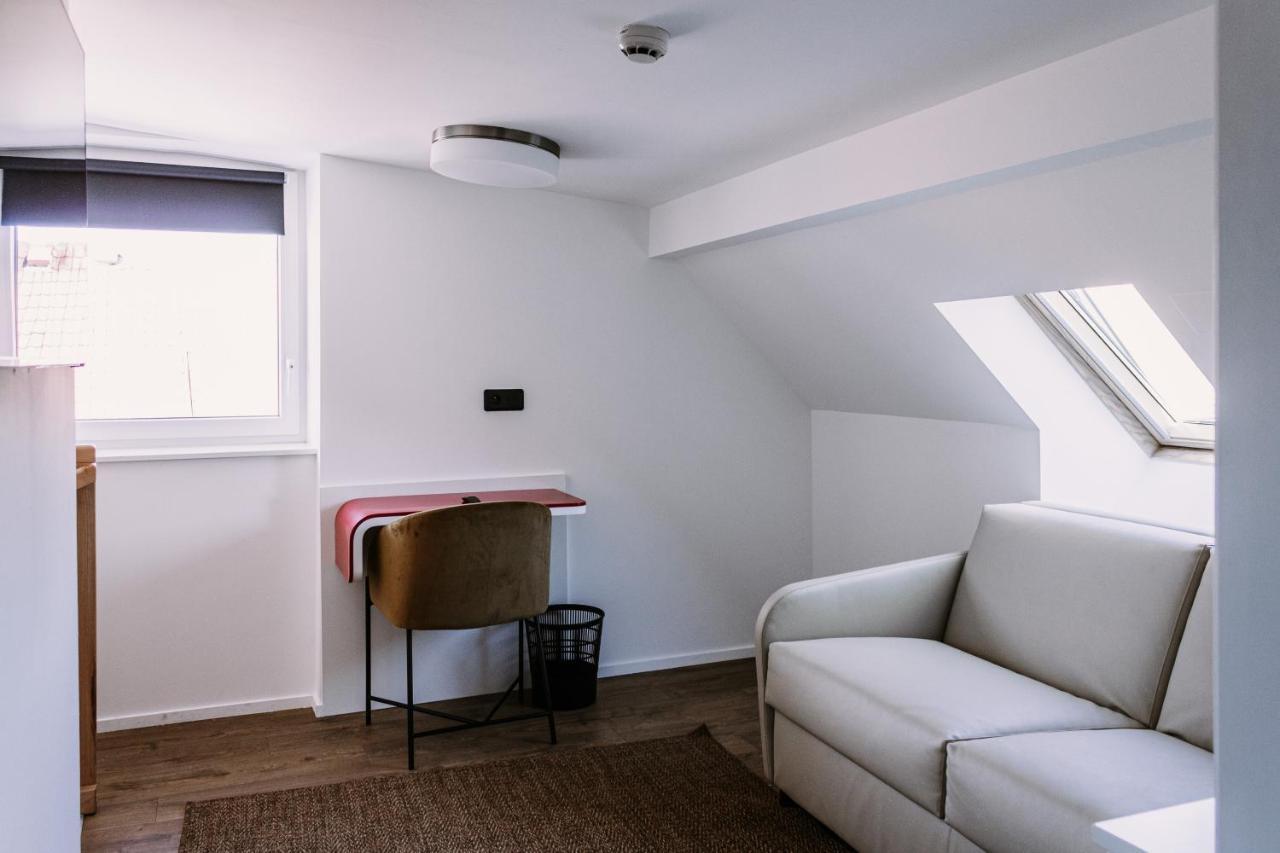 Family Room 6