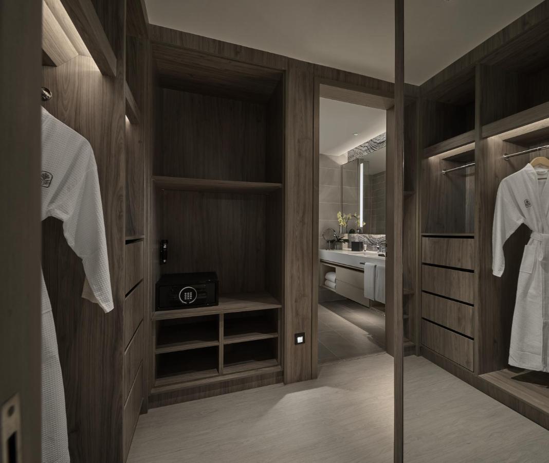 One Bedroom Premier Suite Twin