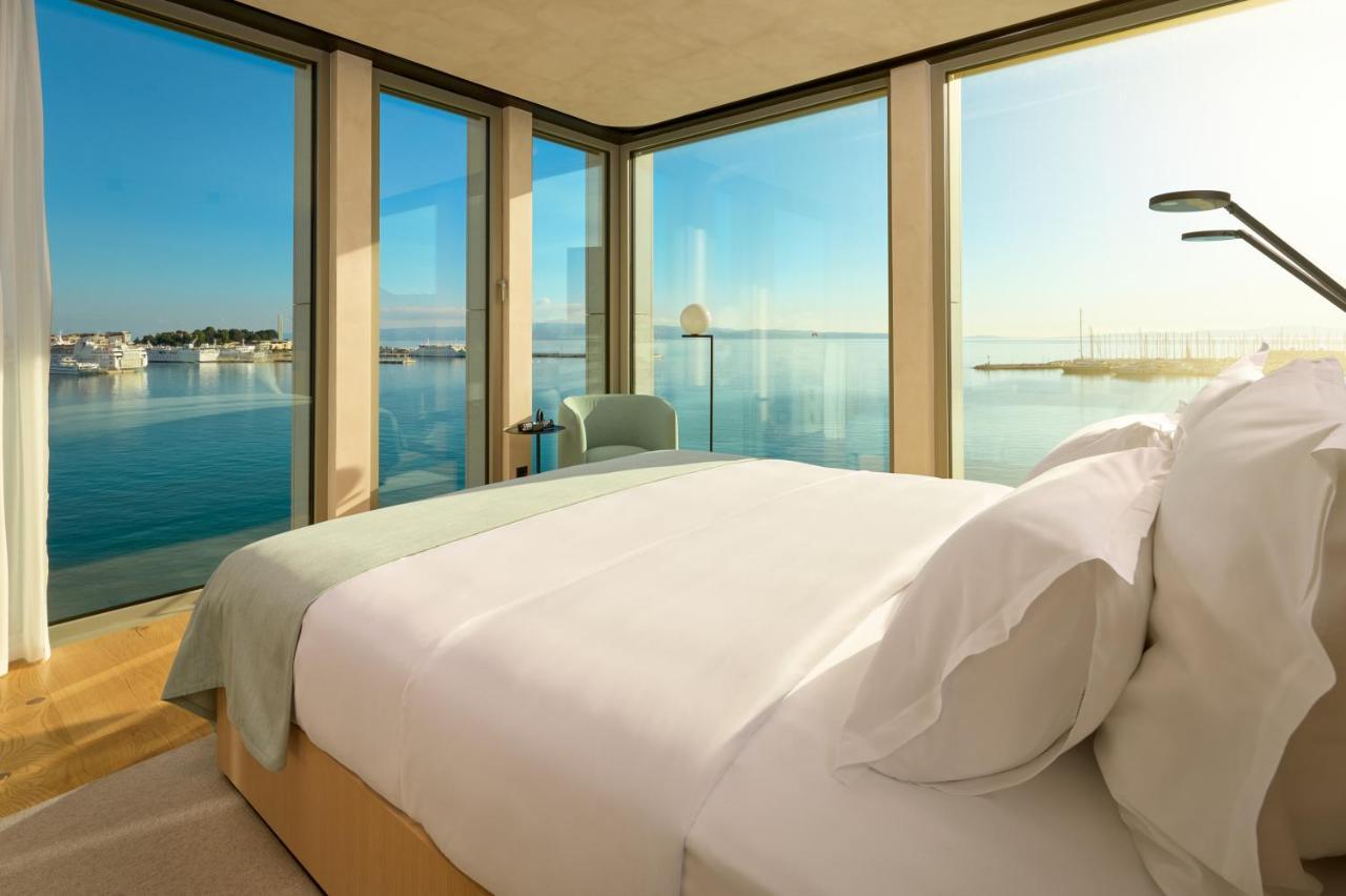 Premium King Room Sea View – Corner