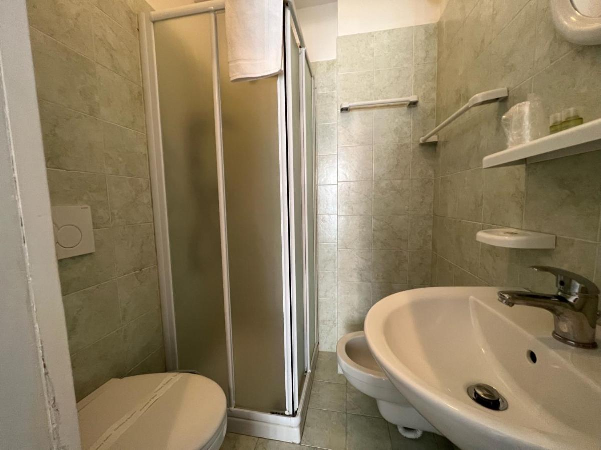 Double or Twin Room Bathroom