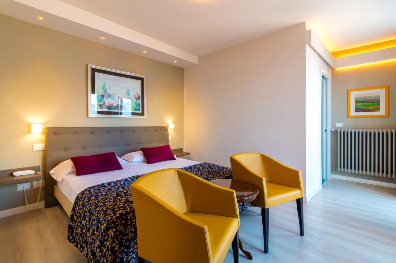 Suite con Balcone e Vista Lago