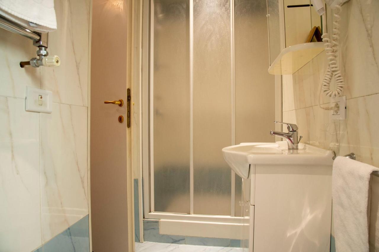 Double or Twin Room Private Bathroom