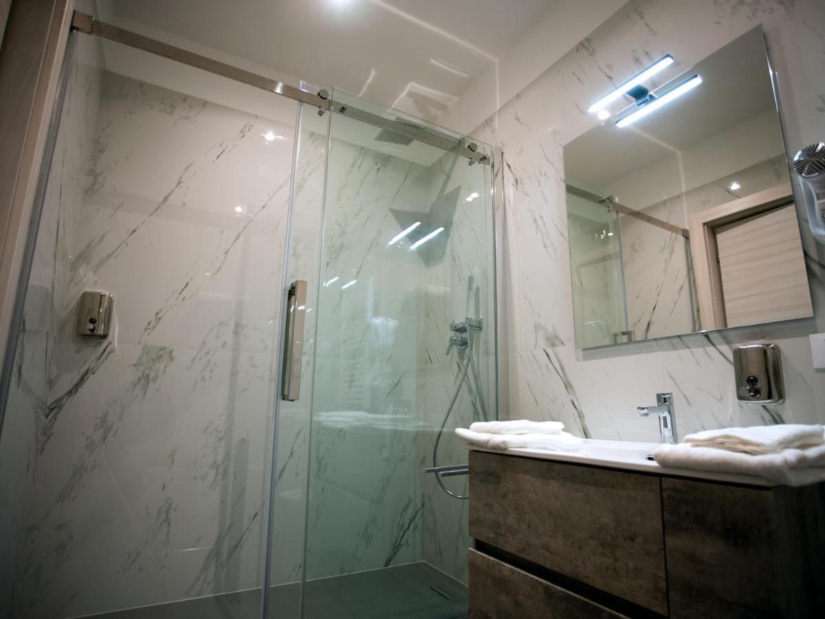 Camera Familiare con Bagno Privato