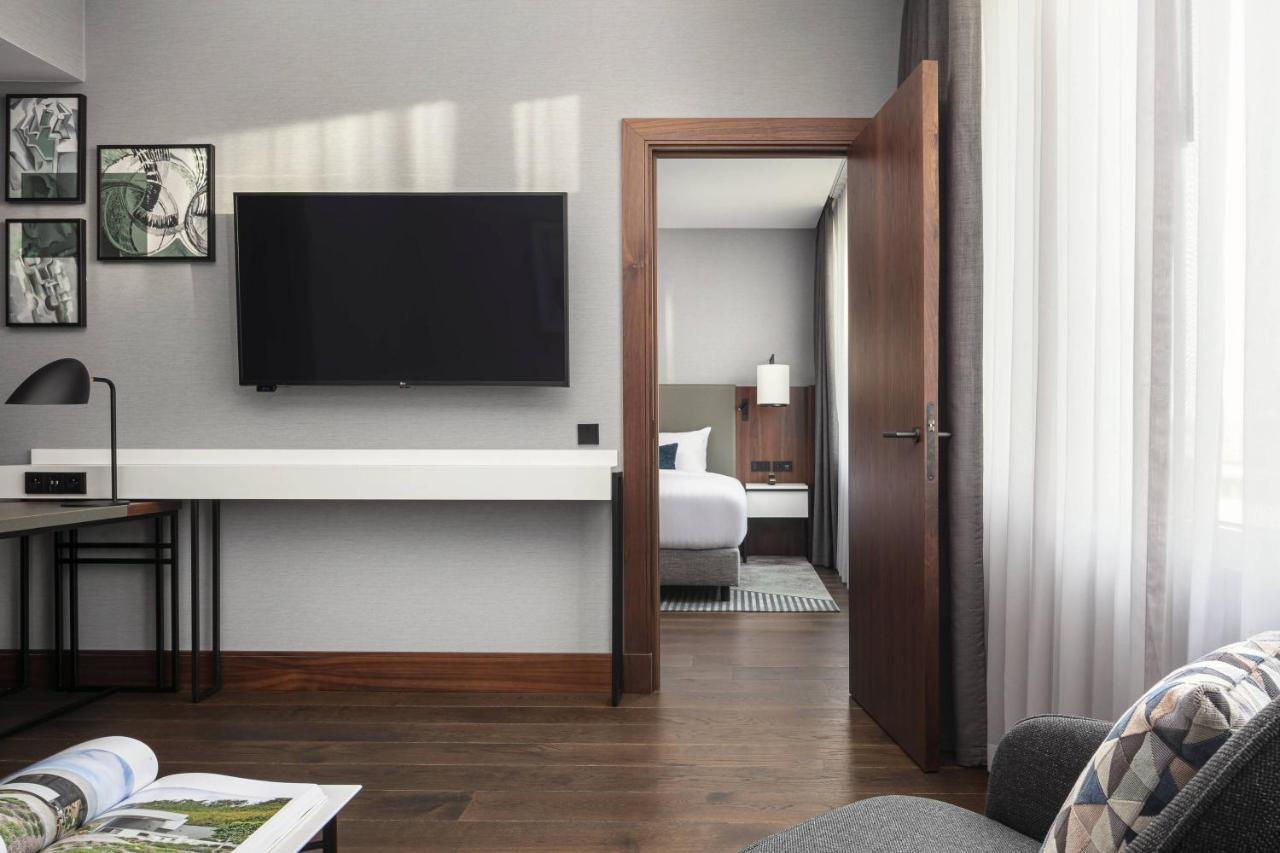 One-Bedroom Club Suite One King Bed