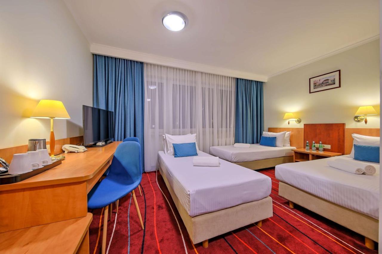 Luxury Triple Room Three Single Beds High Floor