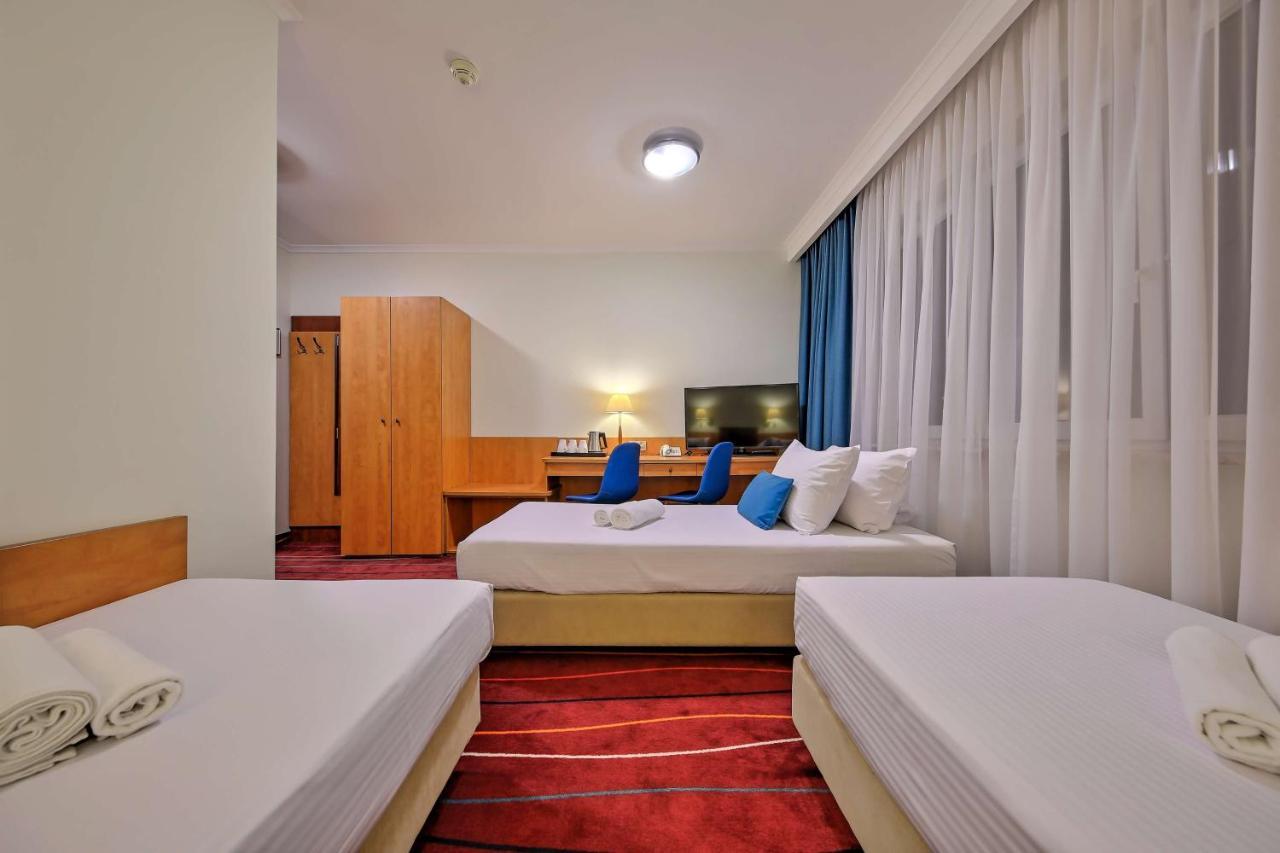 Luxury Triple Room Three Single Beds High Floor