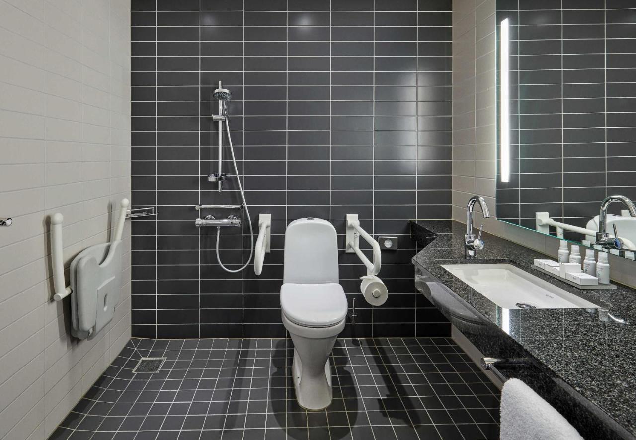 Standard King Room Accessible