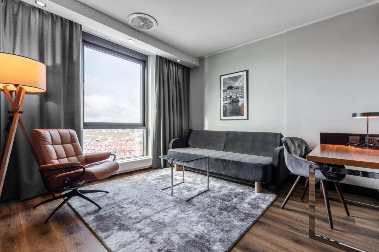 Junior Suite Panoramic City View