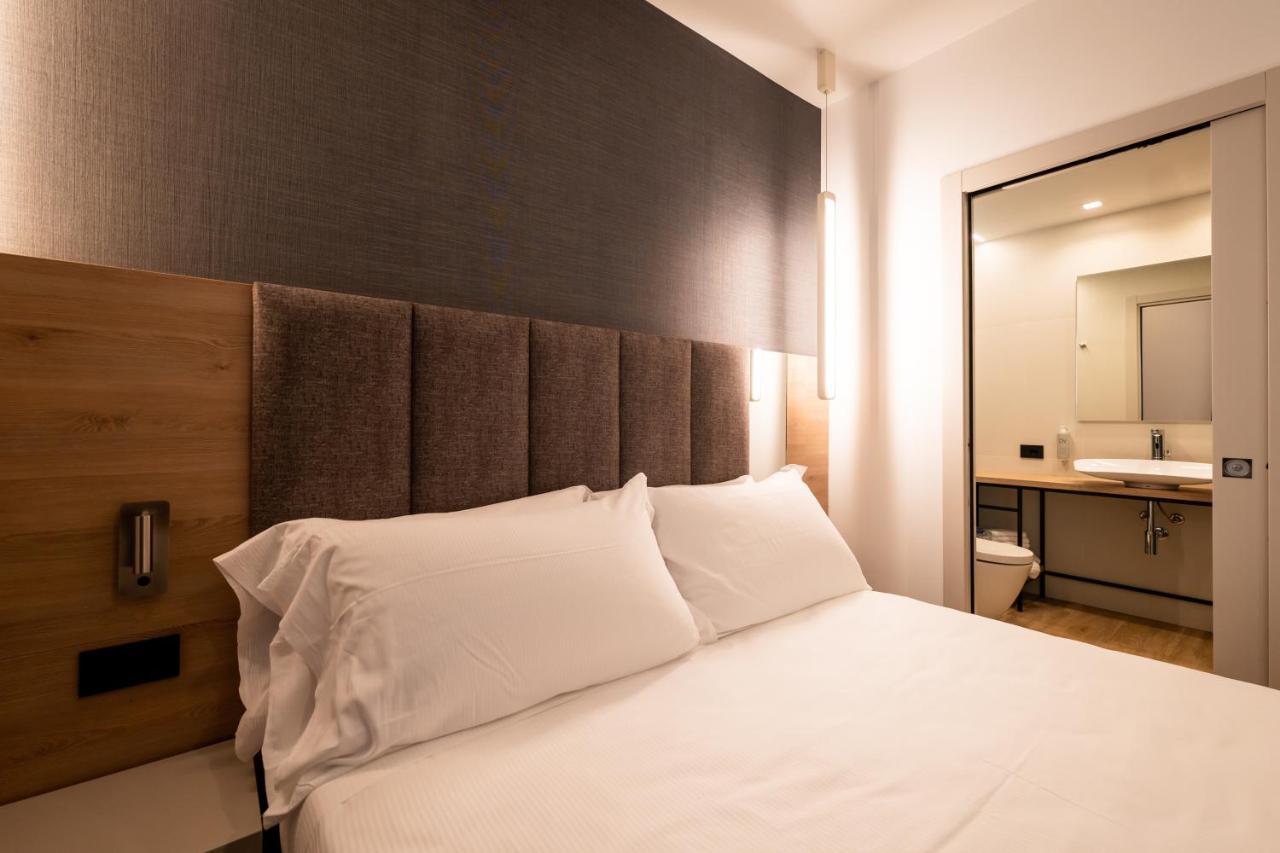 Classic Double Room,1401078251:JPEG
