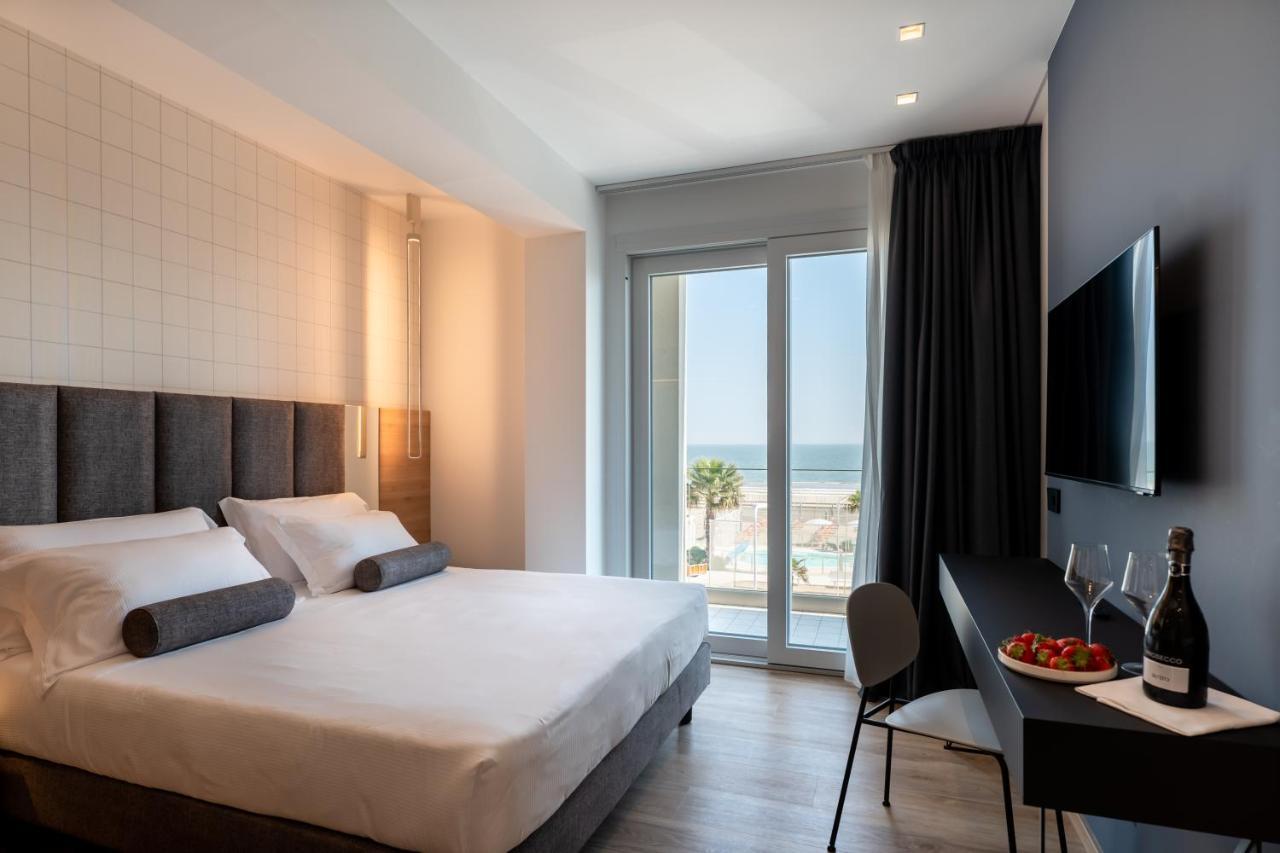 Executive Double Room with Balcony - Sea Front,1401075311:JPEG