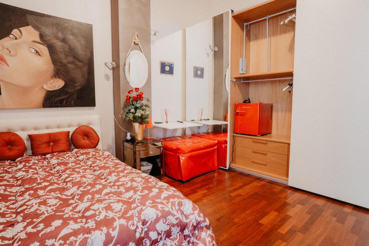 Camera Doppia con Letti Singoli e Bagno in Comune