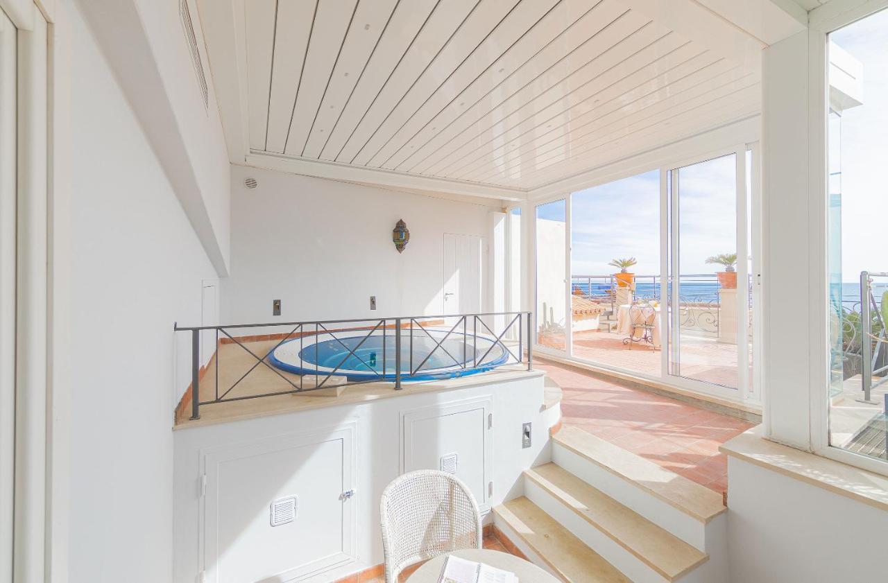 Deluxe Double Room Hot Tub