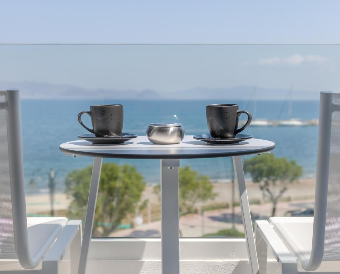 Camera Matrimoniale con Balcone e Vista Mare