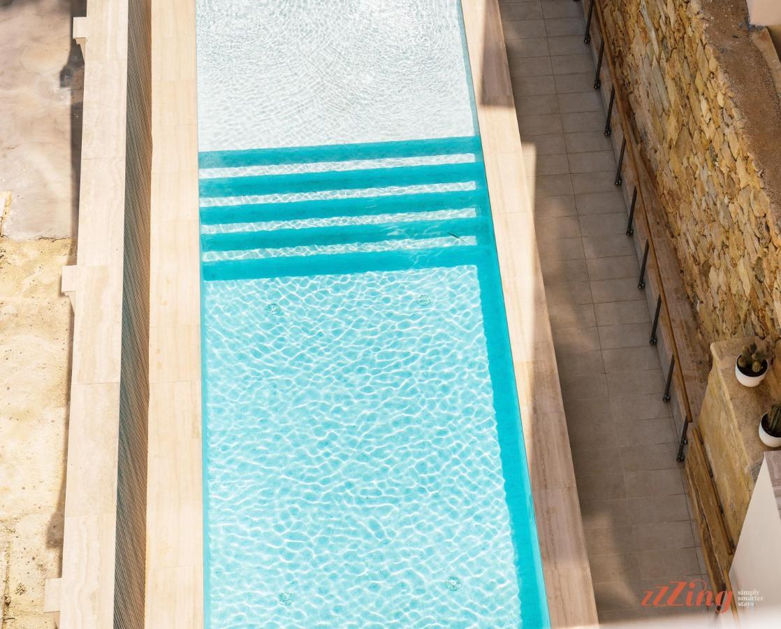 Suite Pool View