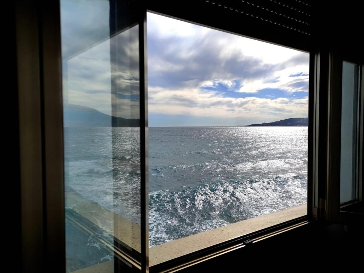 Camera Familiare con Vista Mare