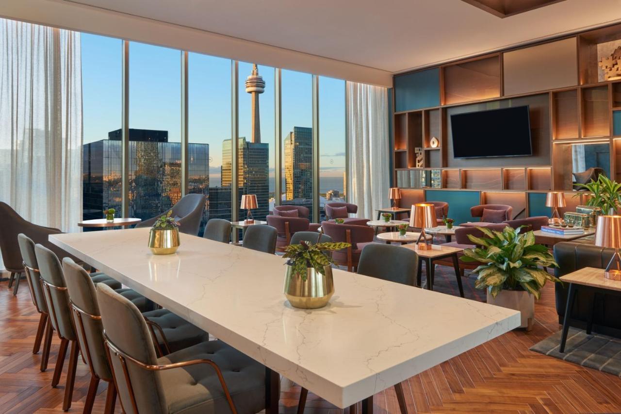 Royal Suite 1 King Bed Club Lounge Access