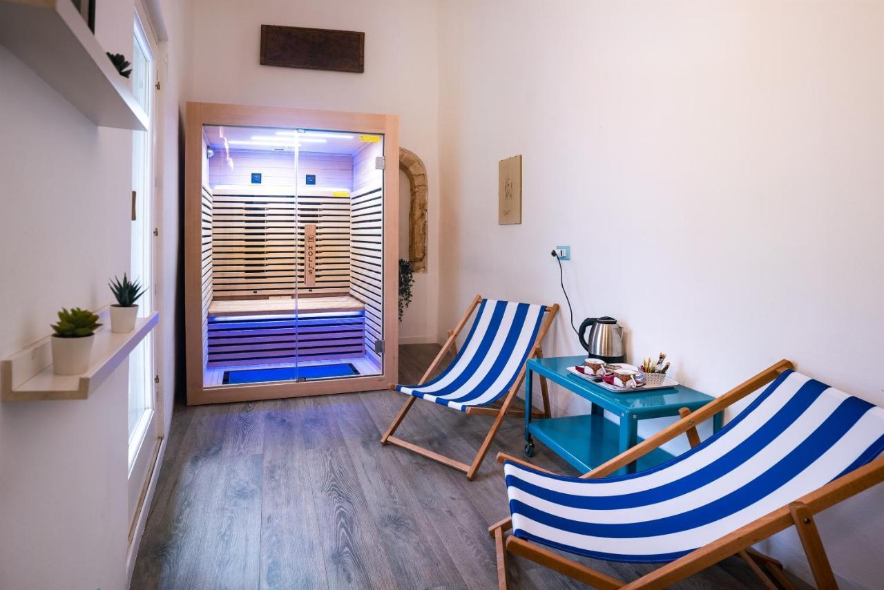 Deluxe Suite Spa Bath
