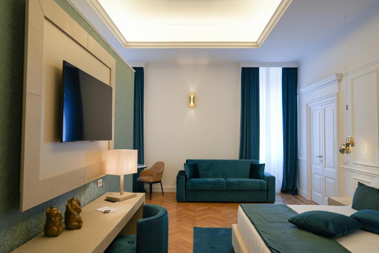 Executive Suite,1408718750:JPEG