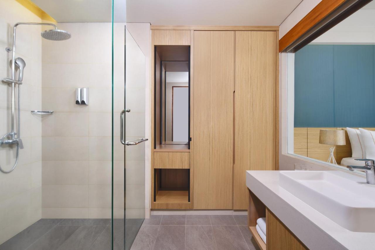 Deluxe Twin Room Pool Access Garden Level Mini Bar Daily Shuttle to Monkey Forest Daily Yoga Bike to borrow Family Activity 24 Hour access to Motion Fitness Center