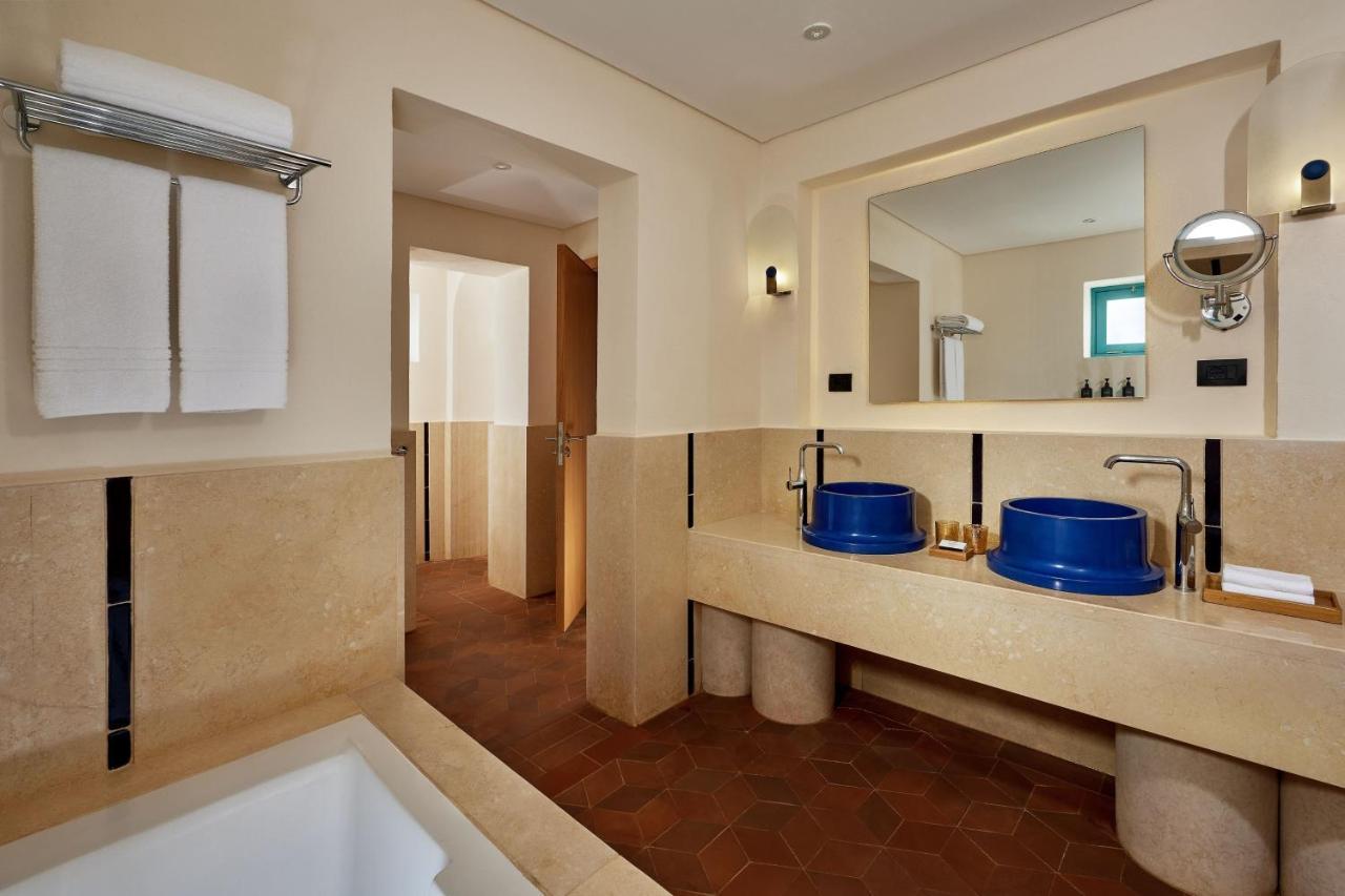 Executive Suite 1 Bedroom Executive Suite 1 King Balcony