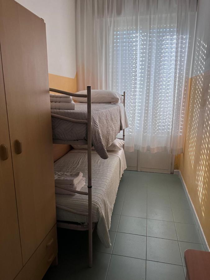 Economy Twin Room bunk bed