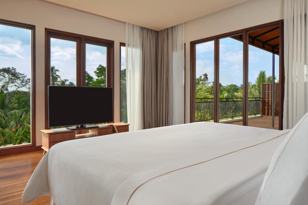 Puri Penthouse Penthouse 1 King Garden view Balcony Mini Bar Daily Shuttle to Monkey Forest Daily Yoga Bike to borrow Family Activity 24 Hour access to Motion Fitness Center