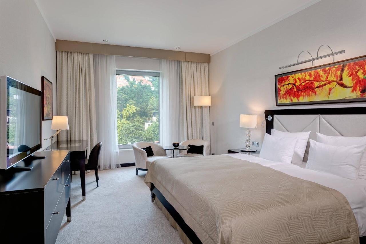 Castle Hill View Guest room 1 King