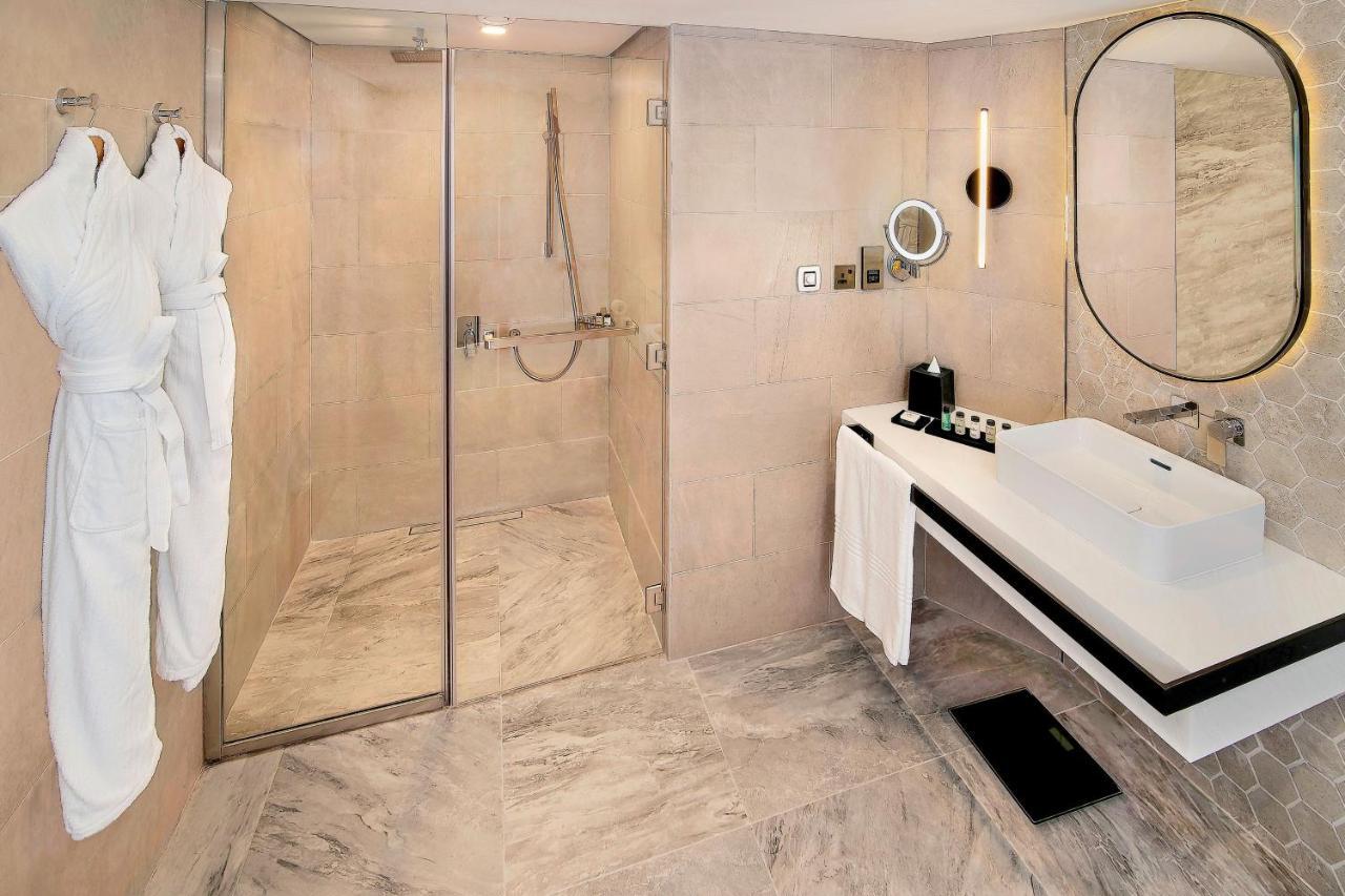 Executive Suite Club Lounge Access