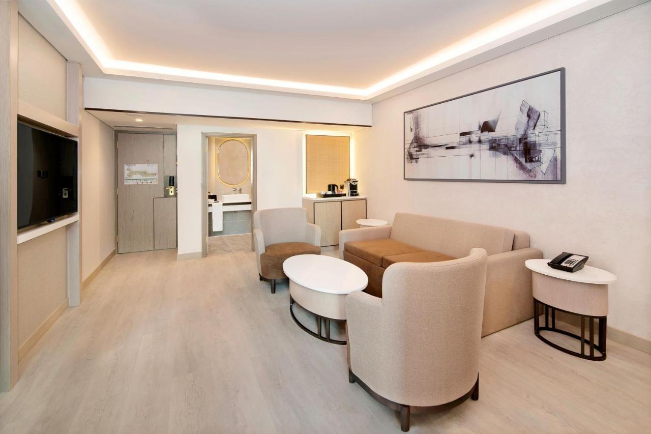 Executive Suite Club Lounge Access