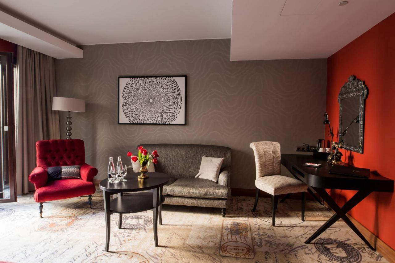 Executive Junior Suite Courtyard View