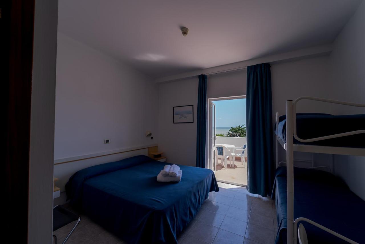 Camera Quadrupla con Vista Mare