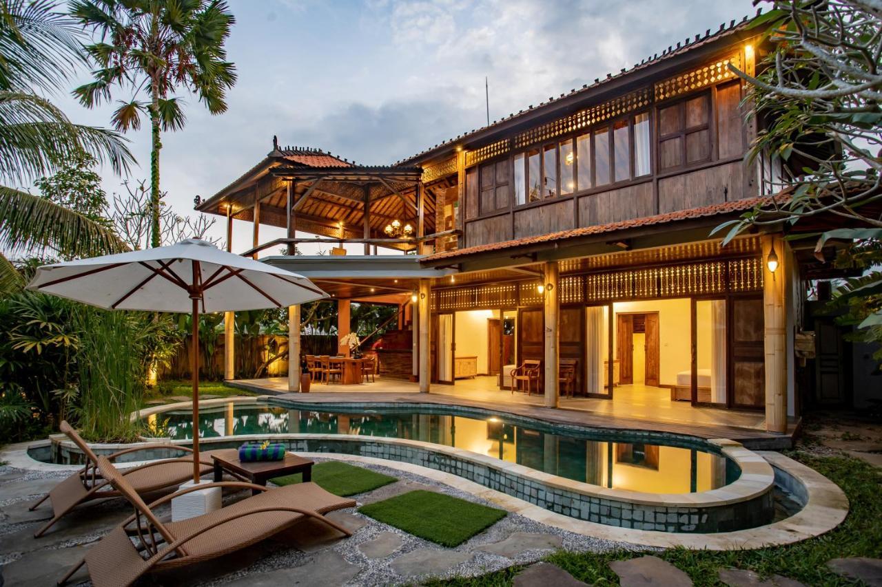 Three-Bedroom Villa Private Pool Rice Field View