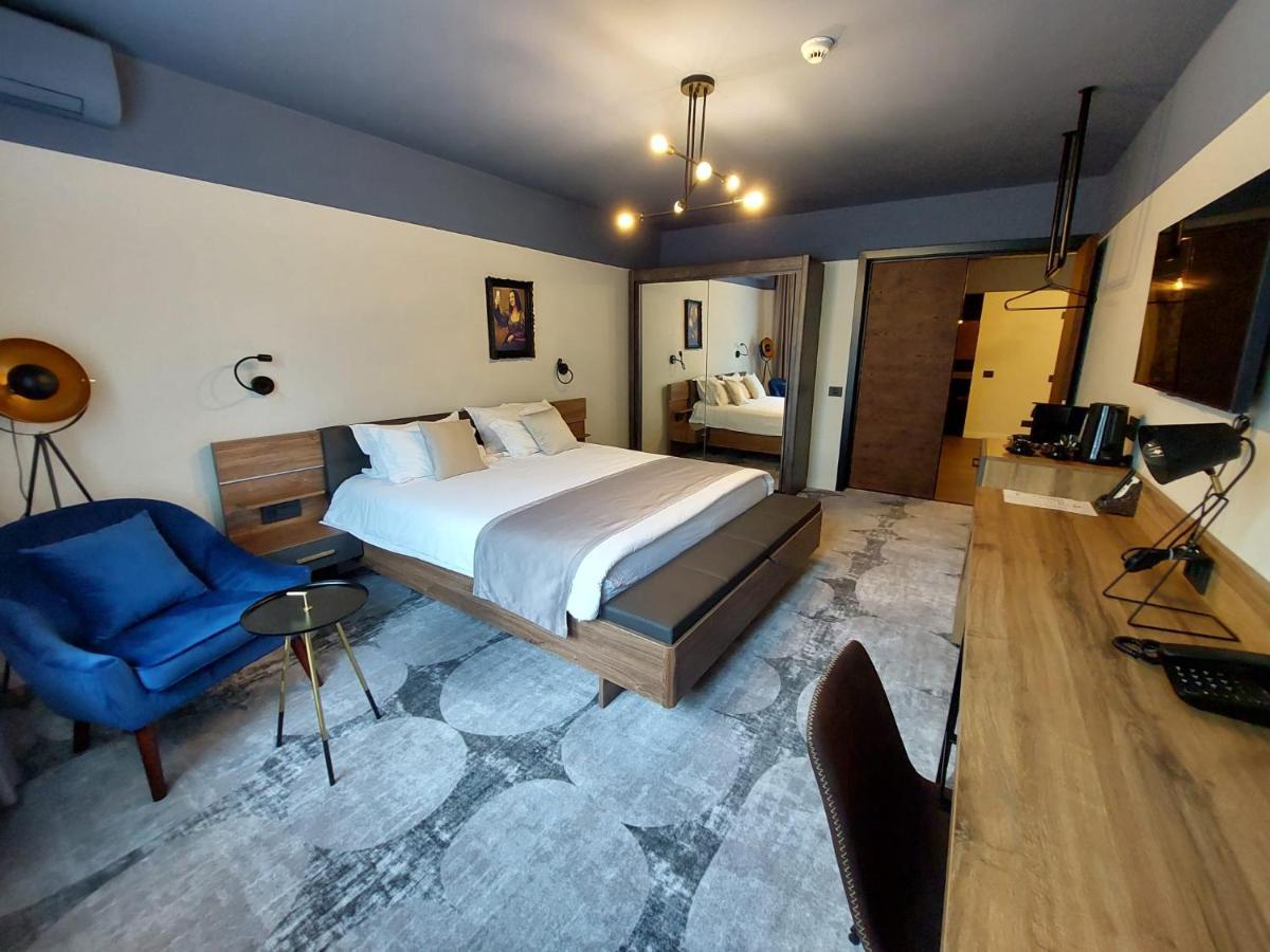 Superior King Suite