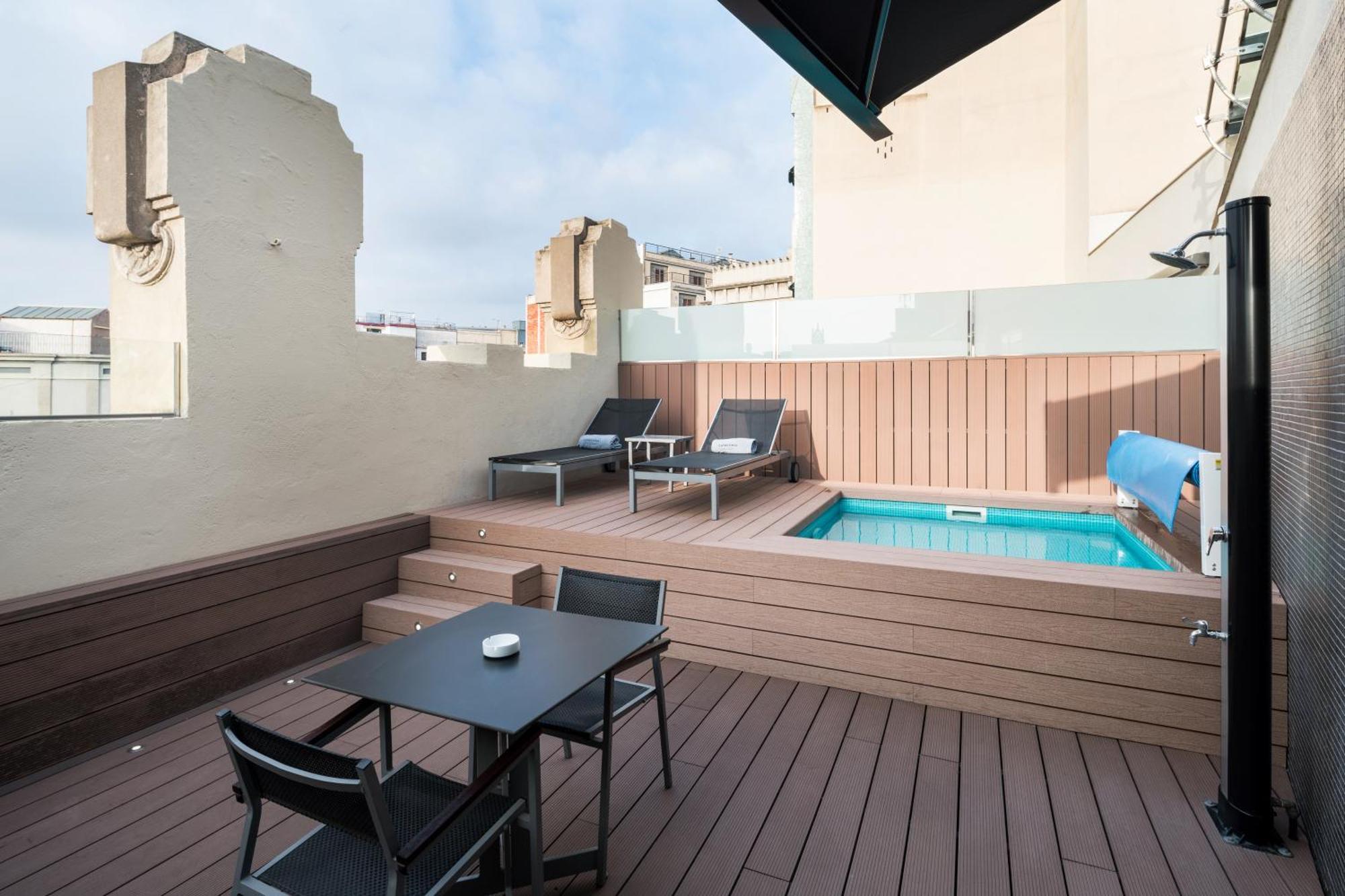 Camera Matrimoniale Superior con Terrazza e Piscina Privata