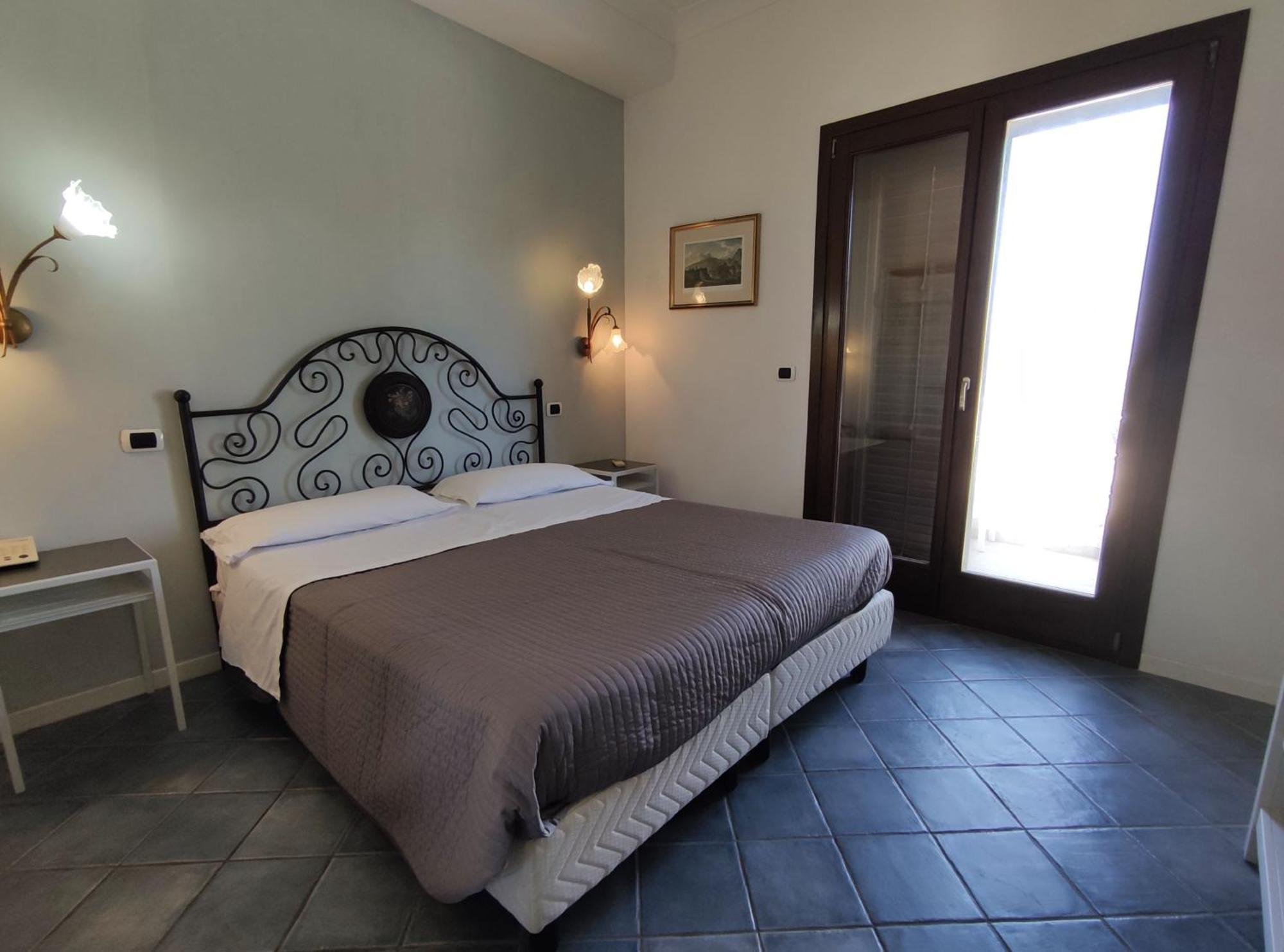 Superior One-Bedroom Apartment
