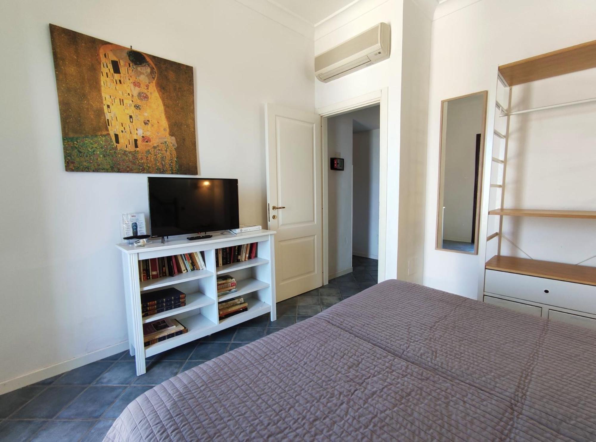 Superior One-Bedroom Apartment