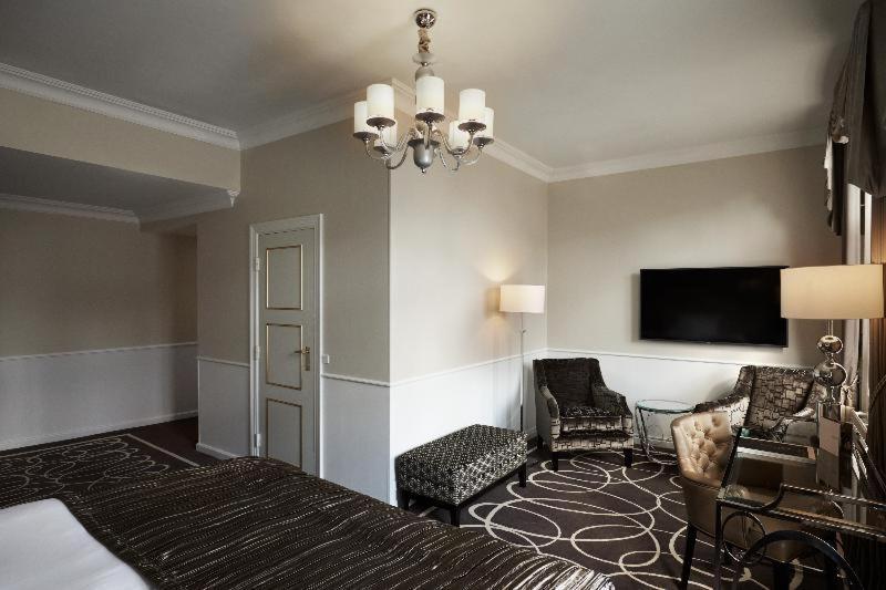 Junior Suite Access to Executive Lounge