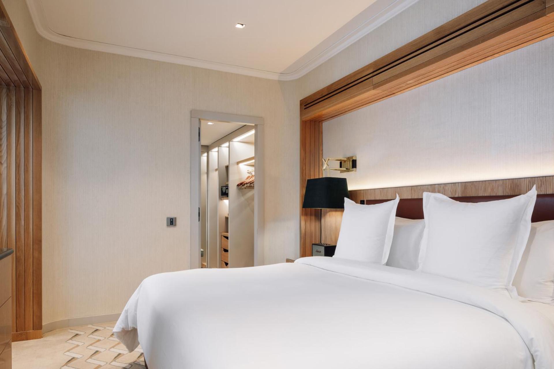 Studio Suite king bed