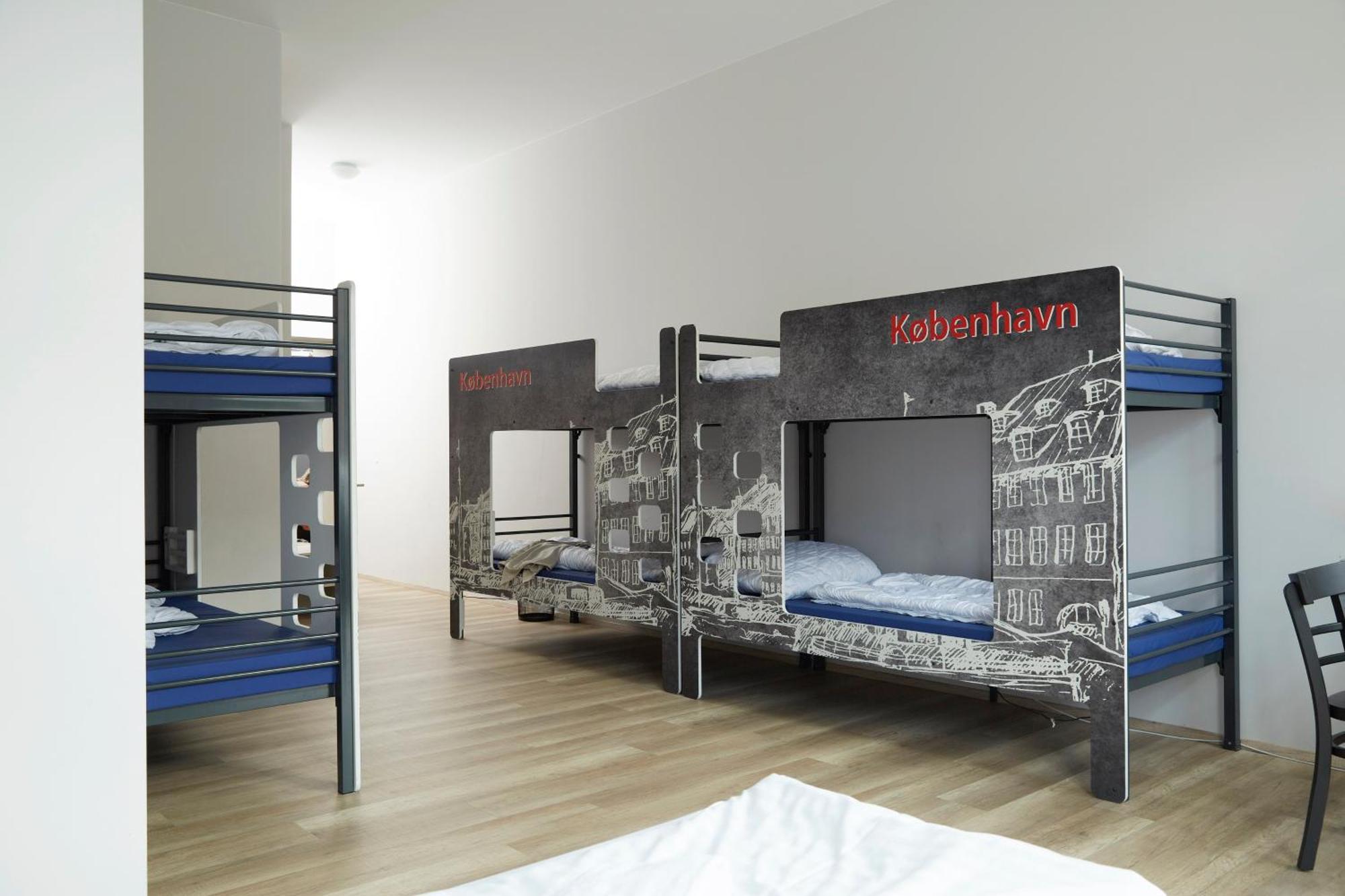 Bed 8-Bed Dormitory Room