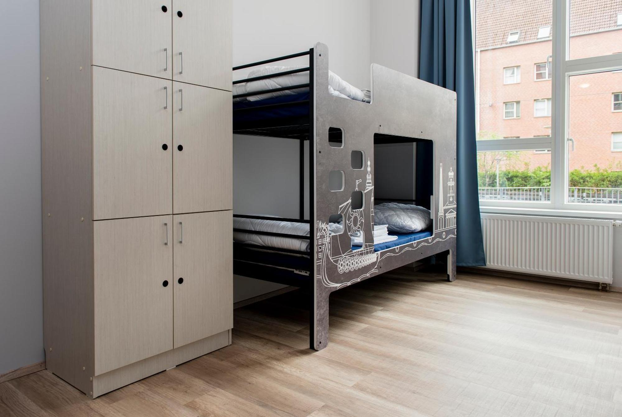 Bed 8-Bed Dormitory Room