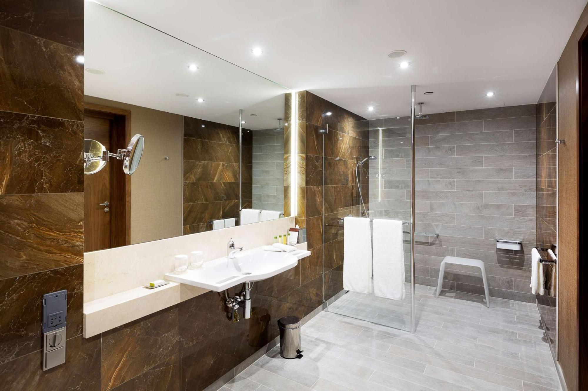 King Room Mobility Access