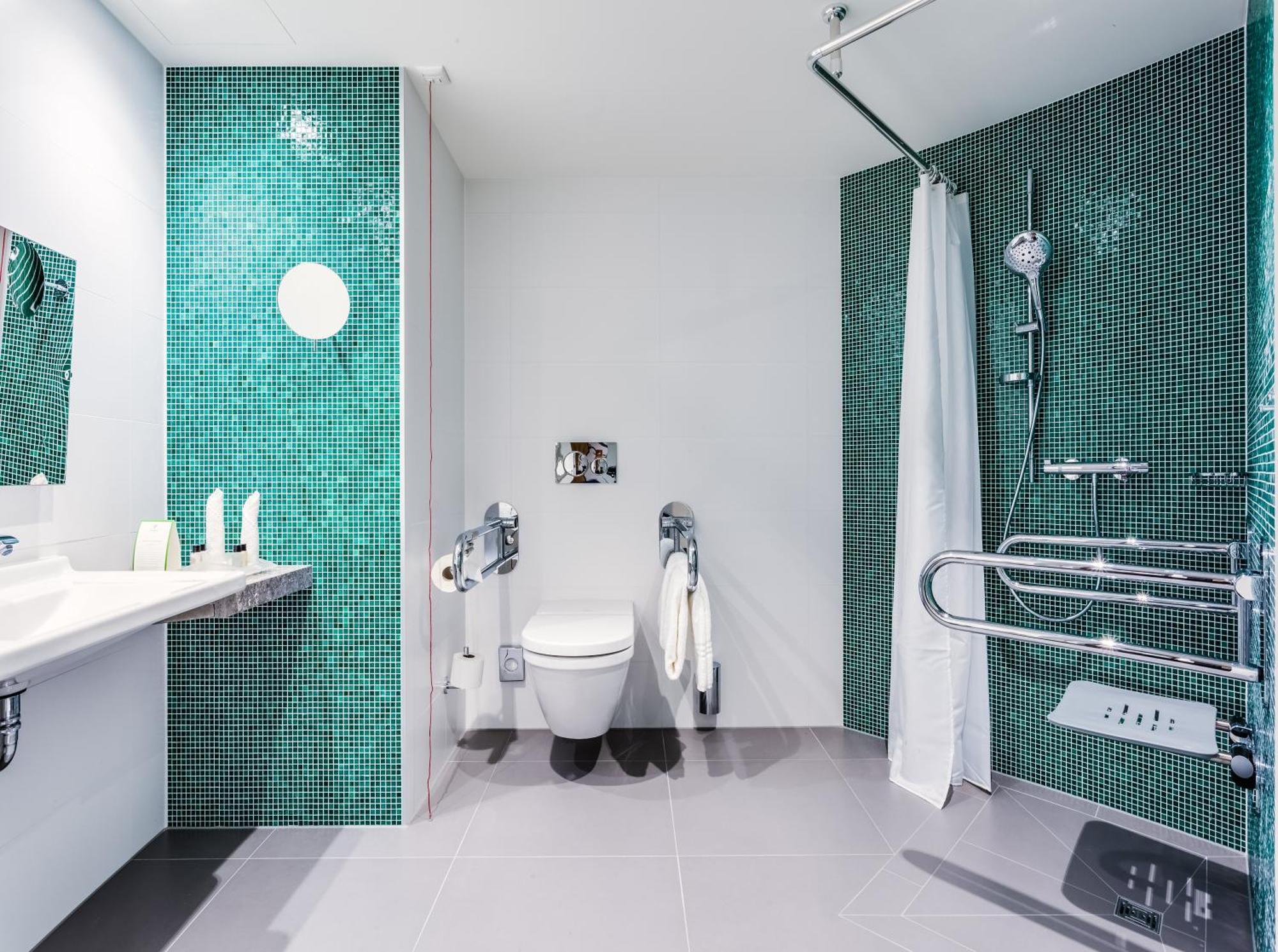Standard Queen Room Accessible
