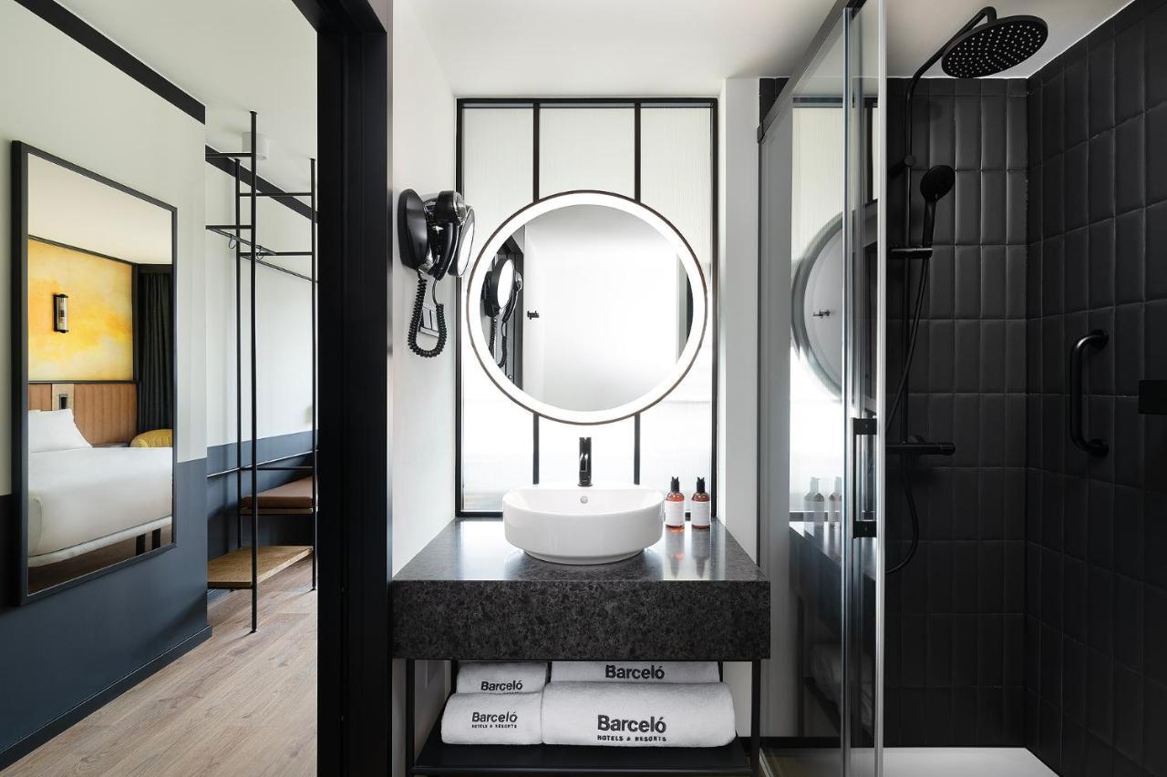 Deluxe Double or Twin Room View