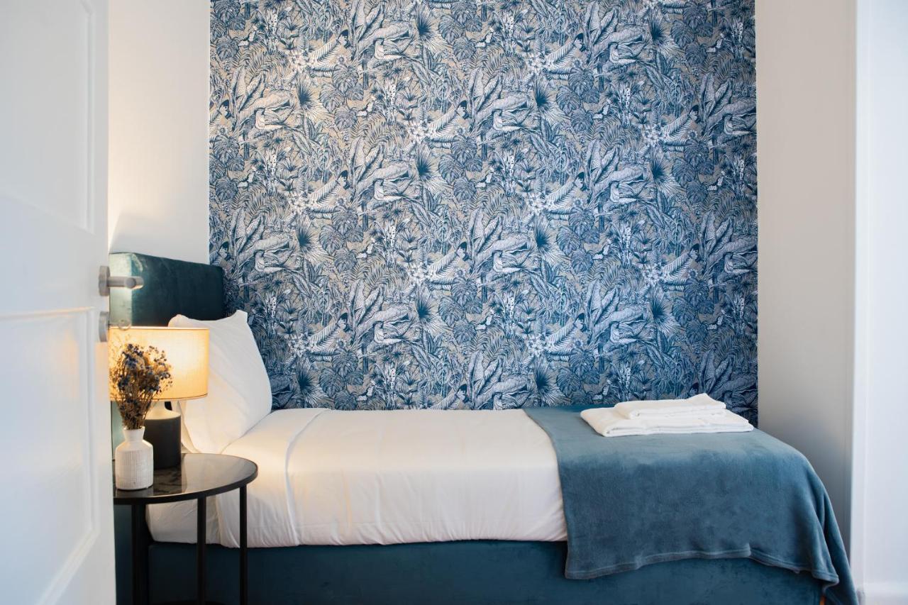Single Room Private External Bathroom