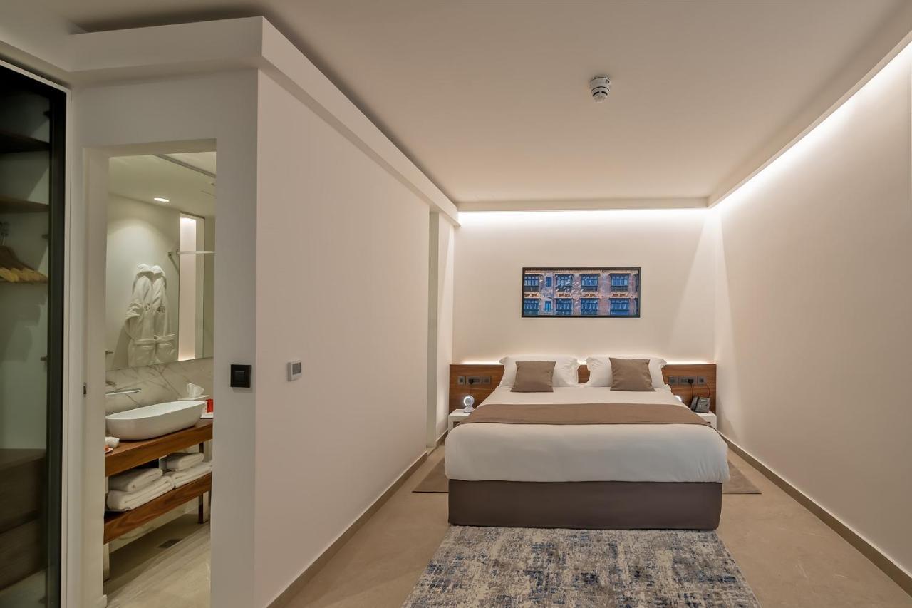 Deluxe Interior Suite