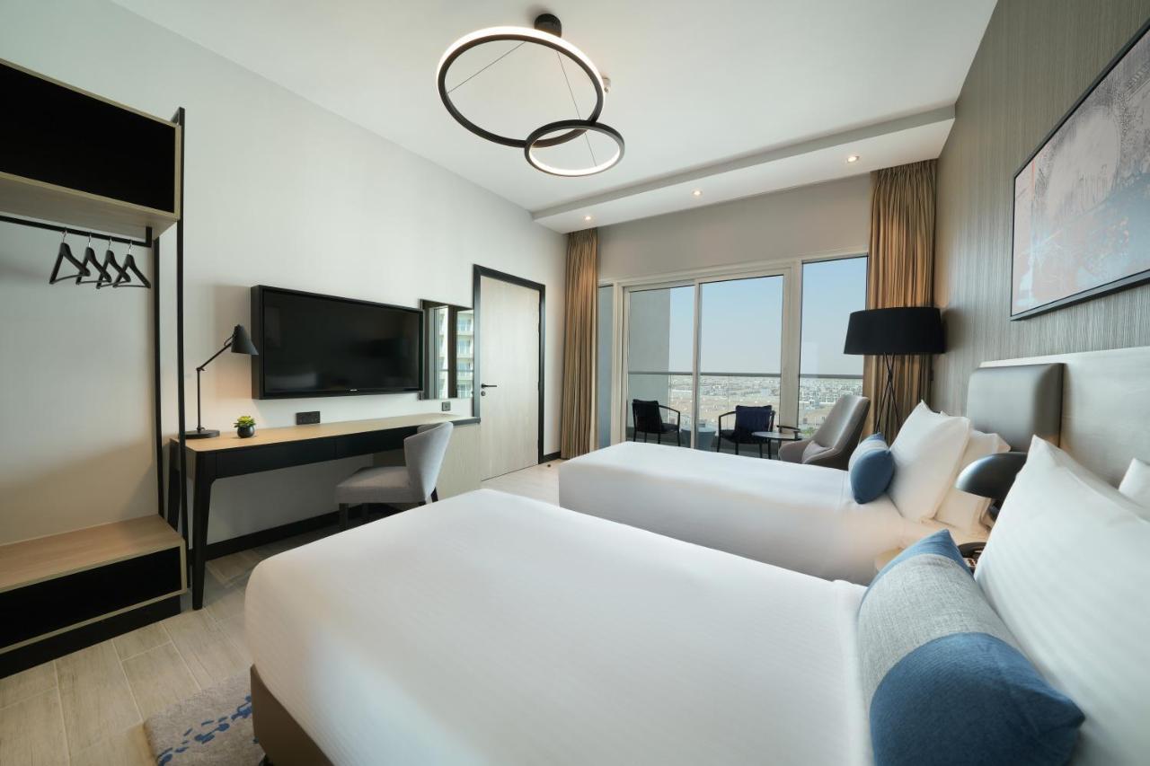 Family Connecting Rooms – King & Twin Beds