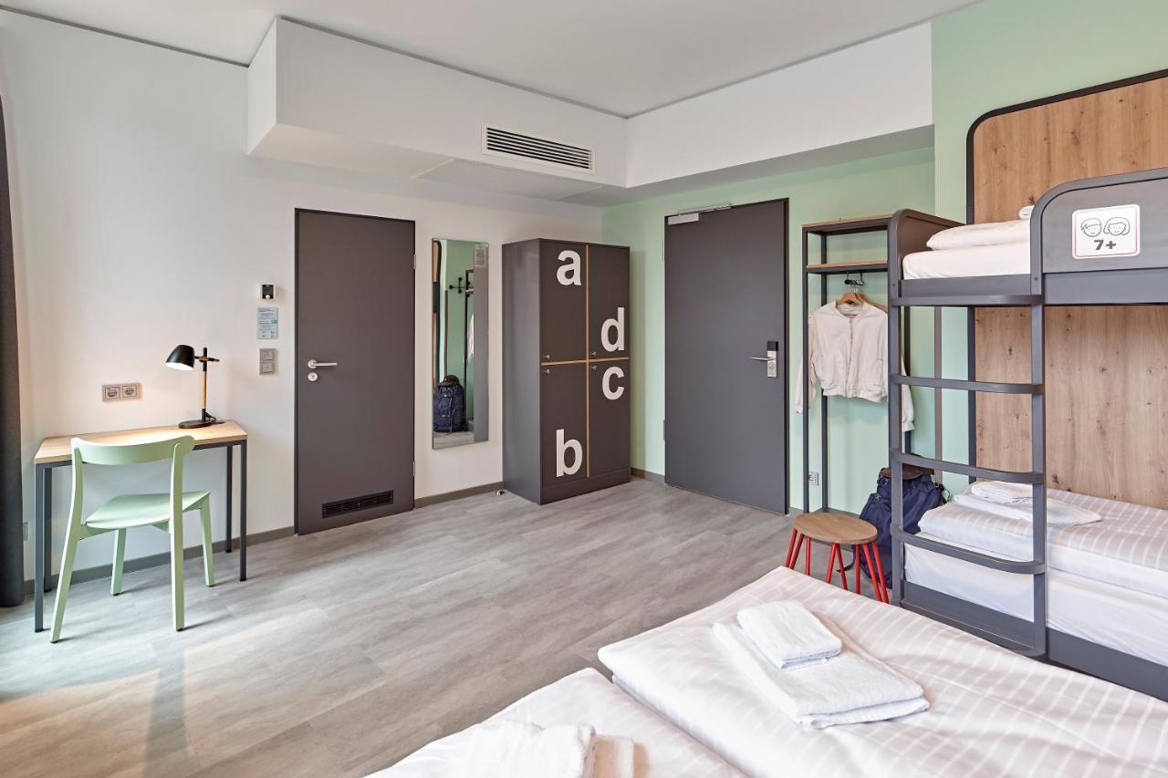 Posto Letto in Dormitorio Misto con 4 Letti